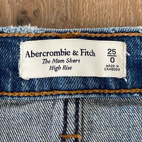 A&F High Rise Mom Short - Picture 2 of 3